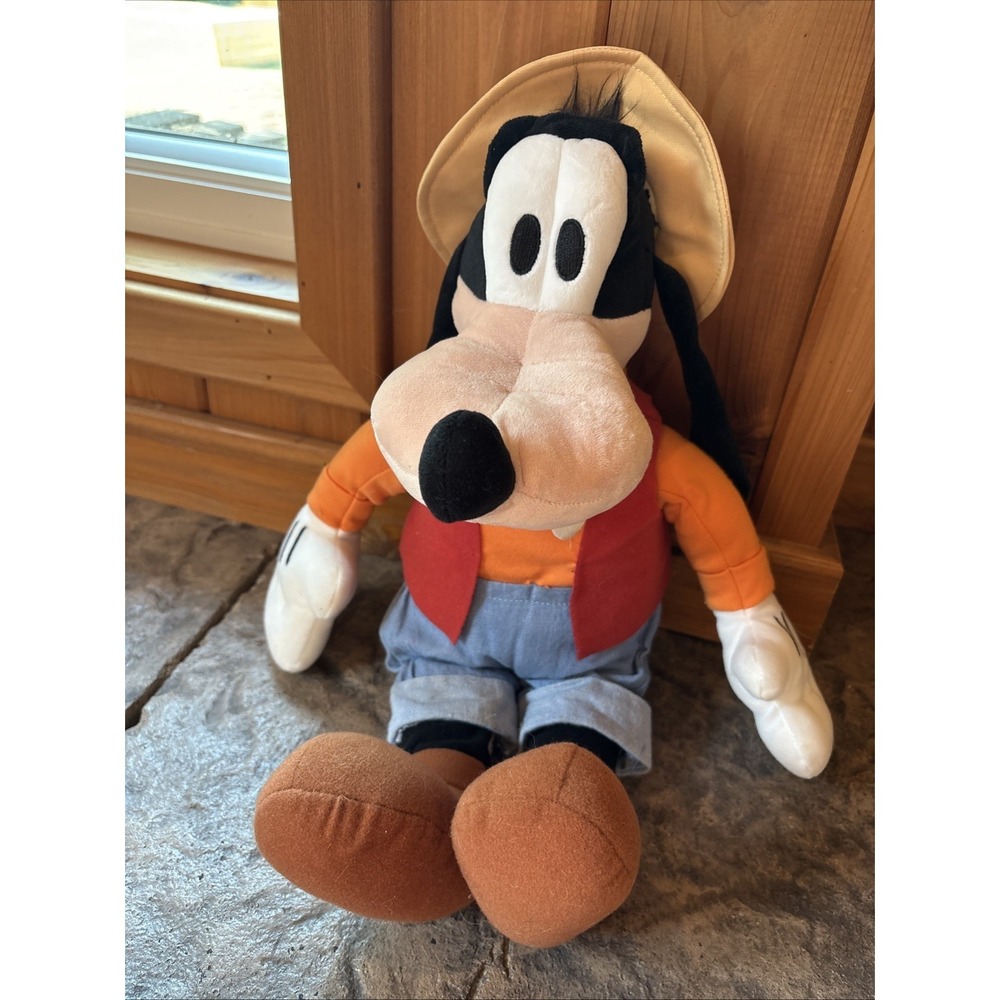NWT Disney Parks 18" Goofy Plush Stuffed Animal